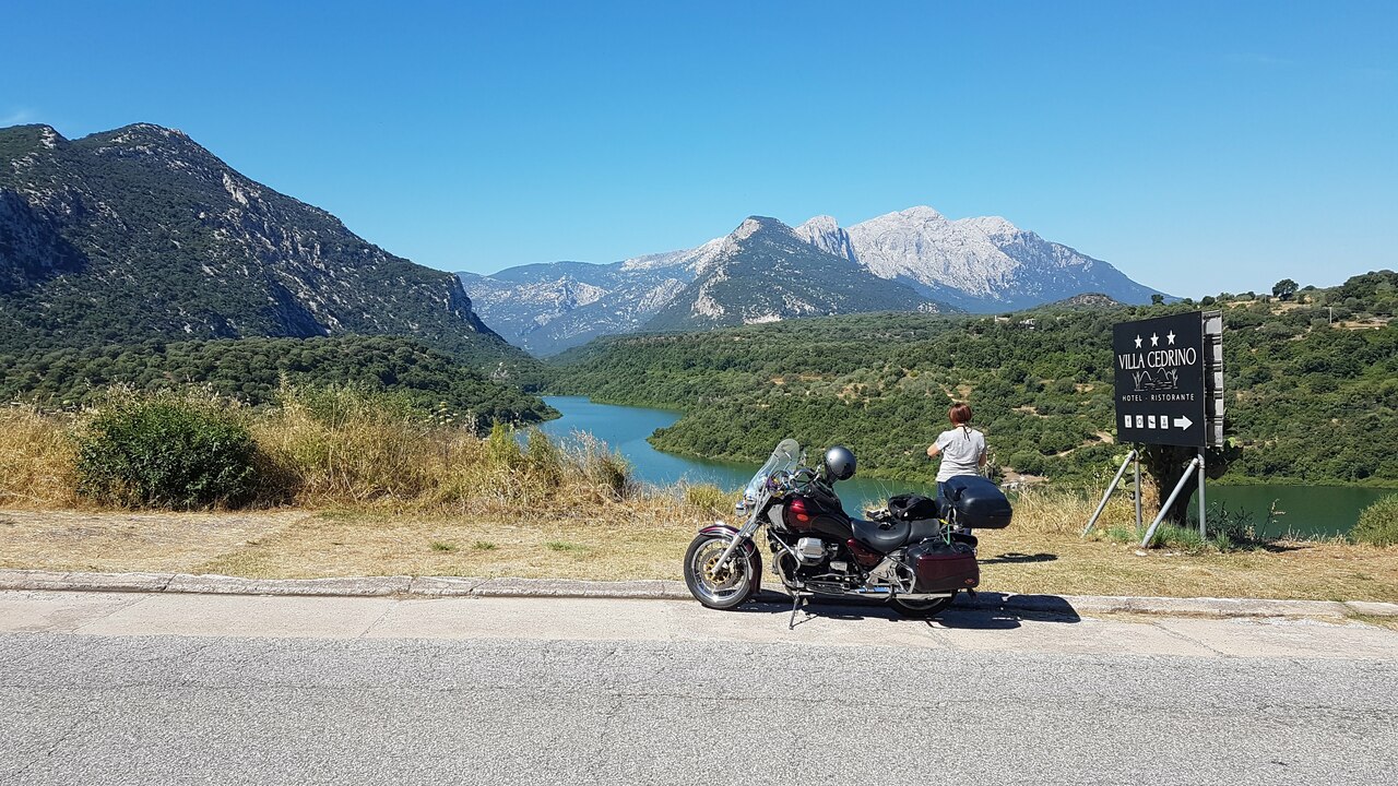 2021 06 13 cala gonone cala liberotto con guzzi california 1280x960 02