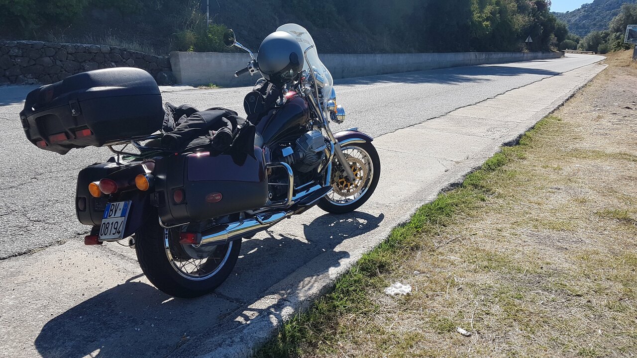 2021 06 13 cala gonone cala liberotto con guzzi california 1280x960 03