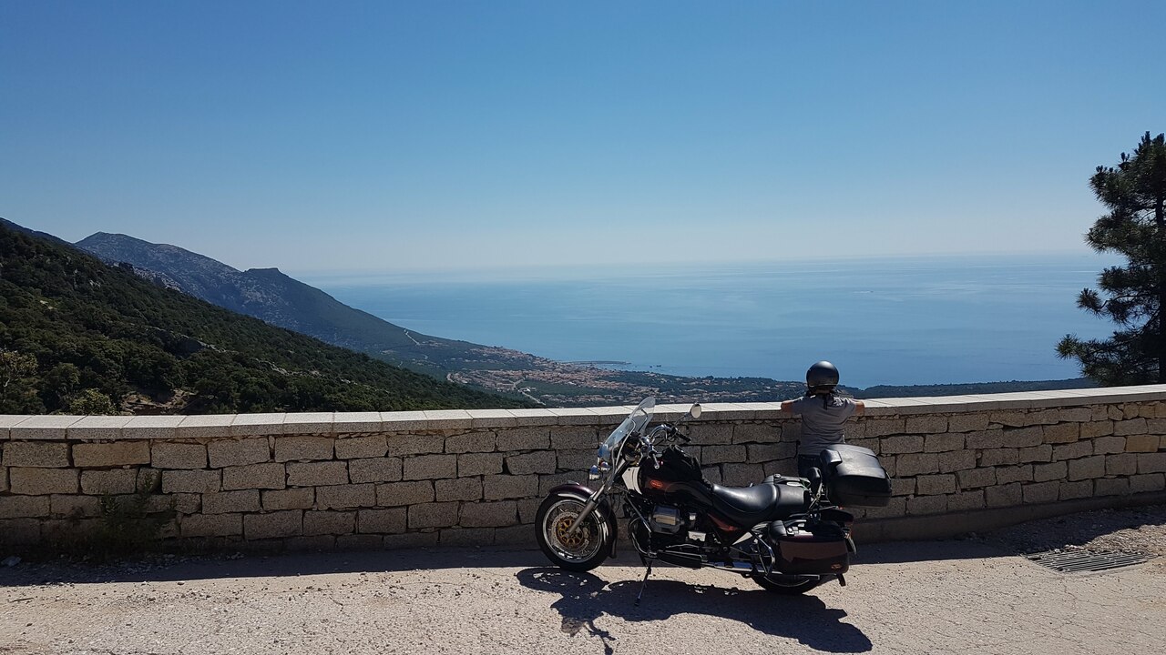 2021 06 13 cala gonone cala liberotto con guzzi california 1280x960 06