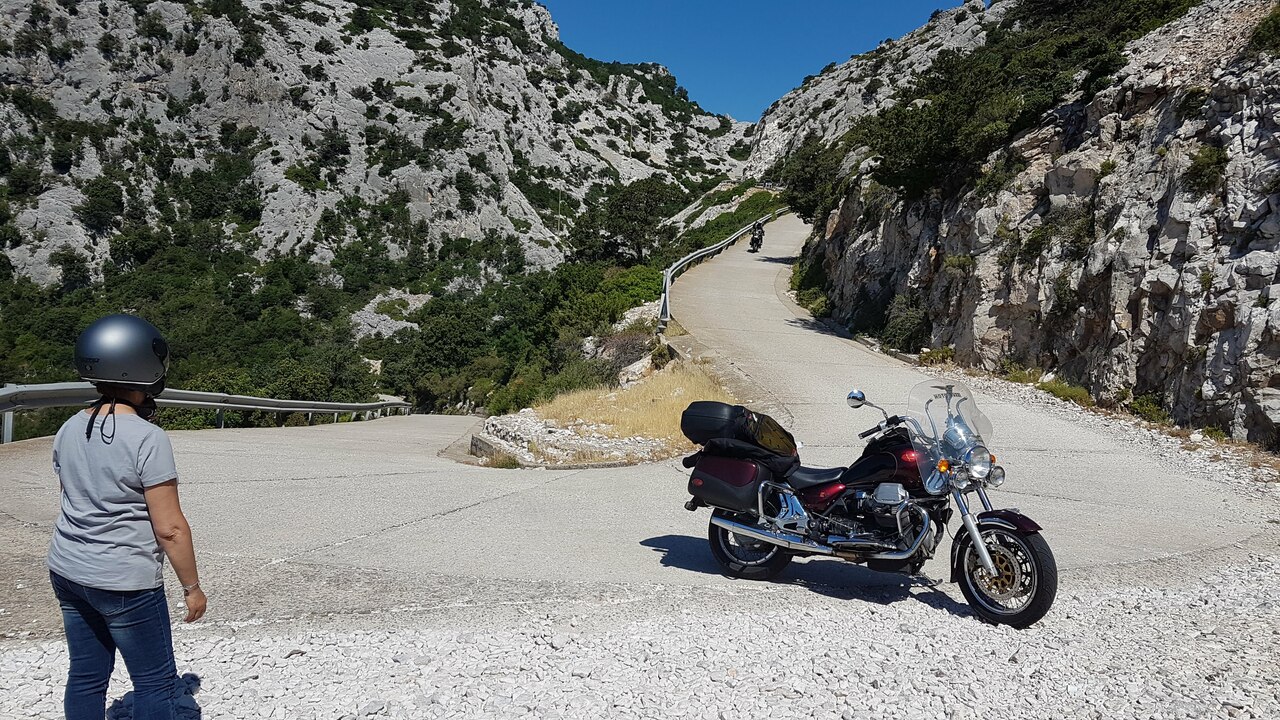 2021 06 13 cala gonone cala liberotto con guzzi california 1280x960 09