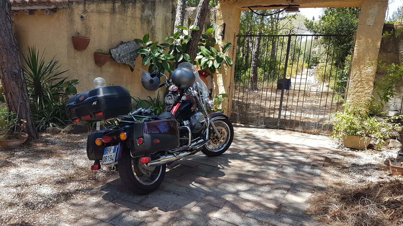 2021 06 13 cala gonone cala liberotto con guzzi california 1280x960 13